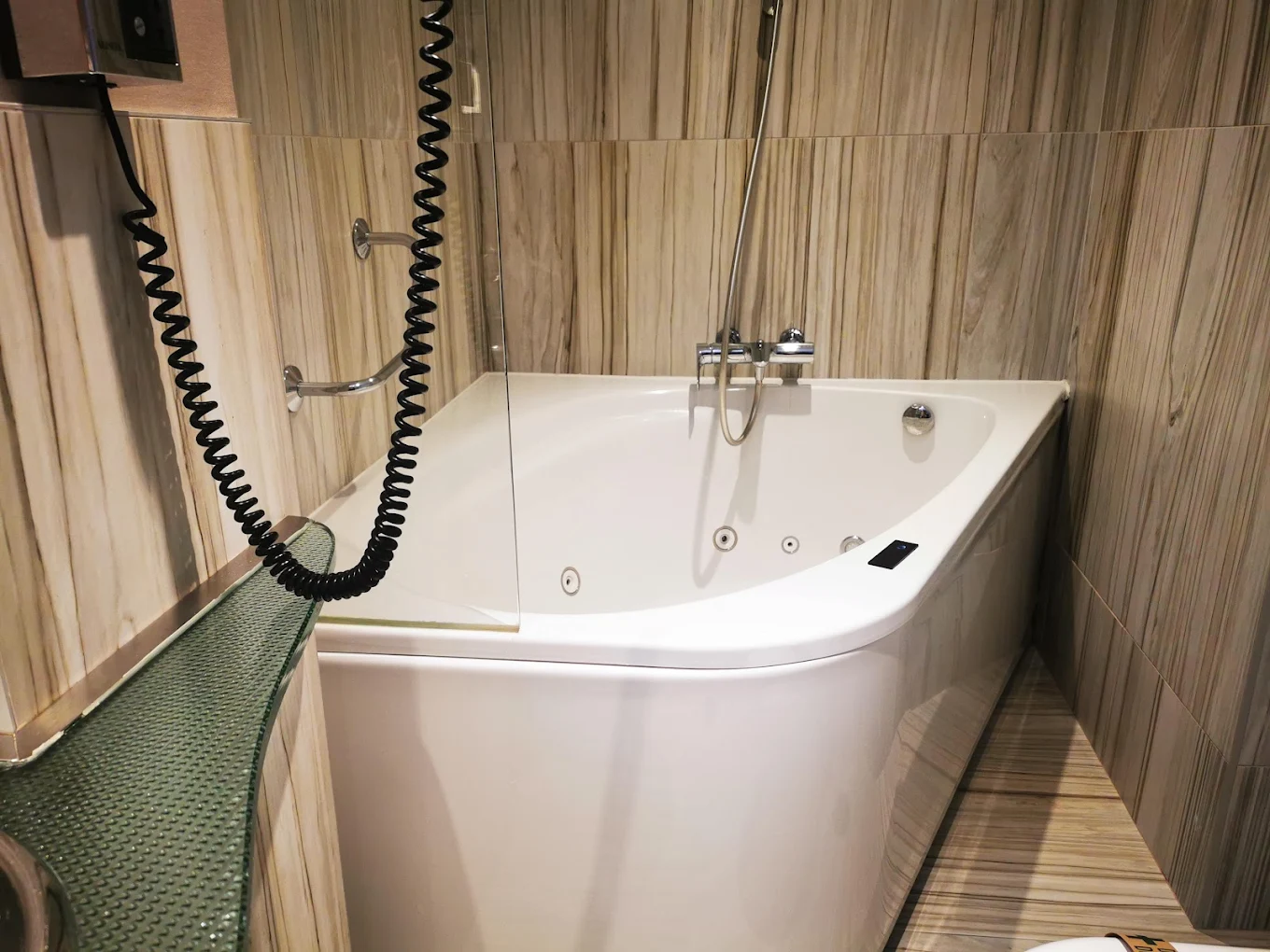 Hotel Plaza Coruña, habitación con jacuzzi privado