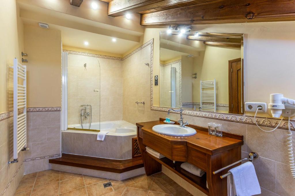 Hotel Puerta Sepúlveda, habitación con jacuzzi privado