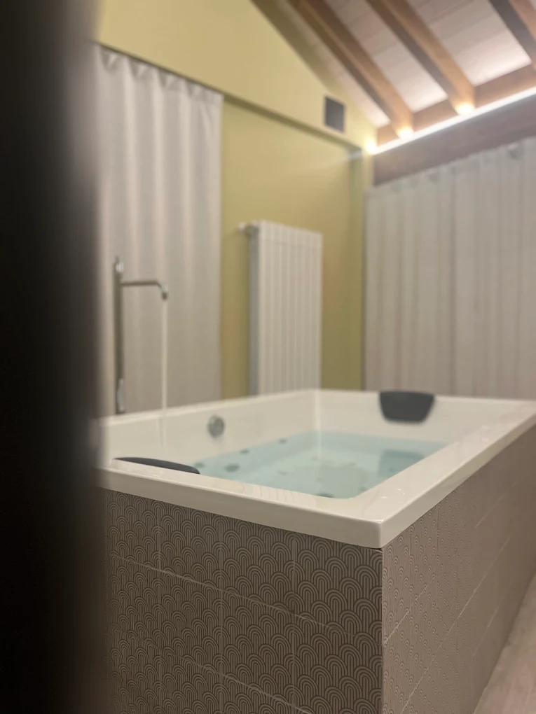 Hotel Rural Milaleku, habitación con jacuzzi privado