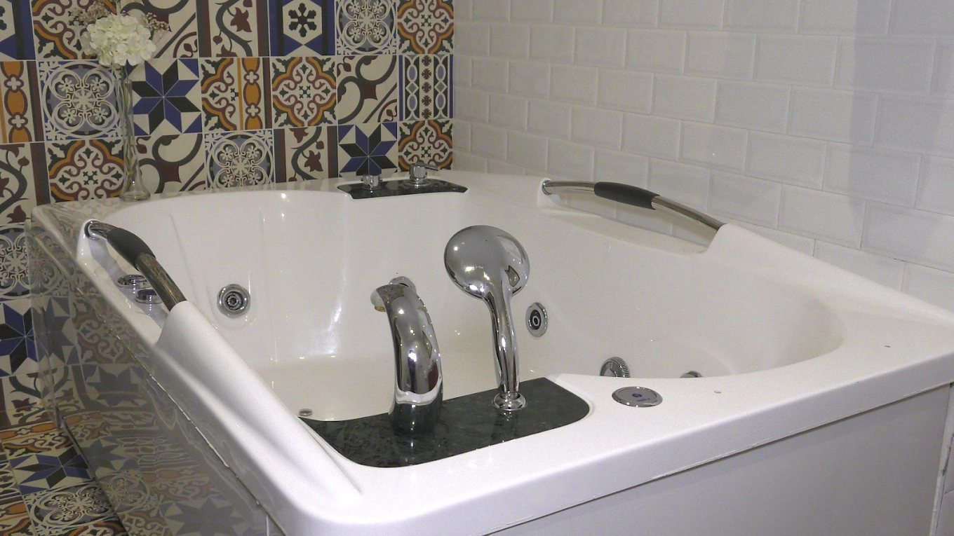 Hotel Rural Playa de Aguilar, habitación con jacuzzi privado