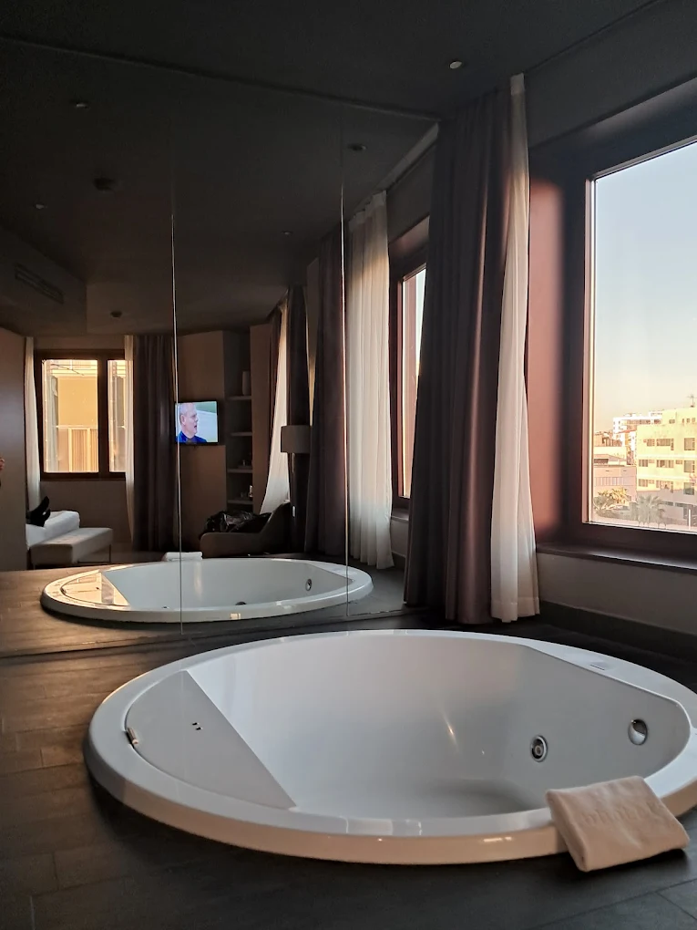 Hotel SB Ciutat Tarragona, habitación con jacuzzi privado