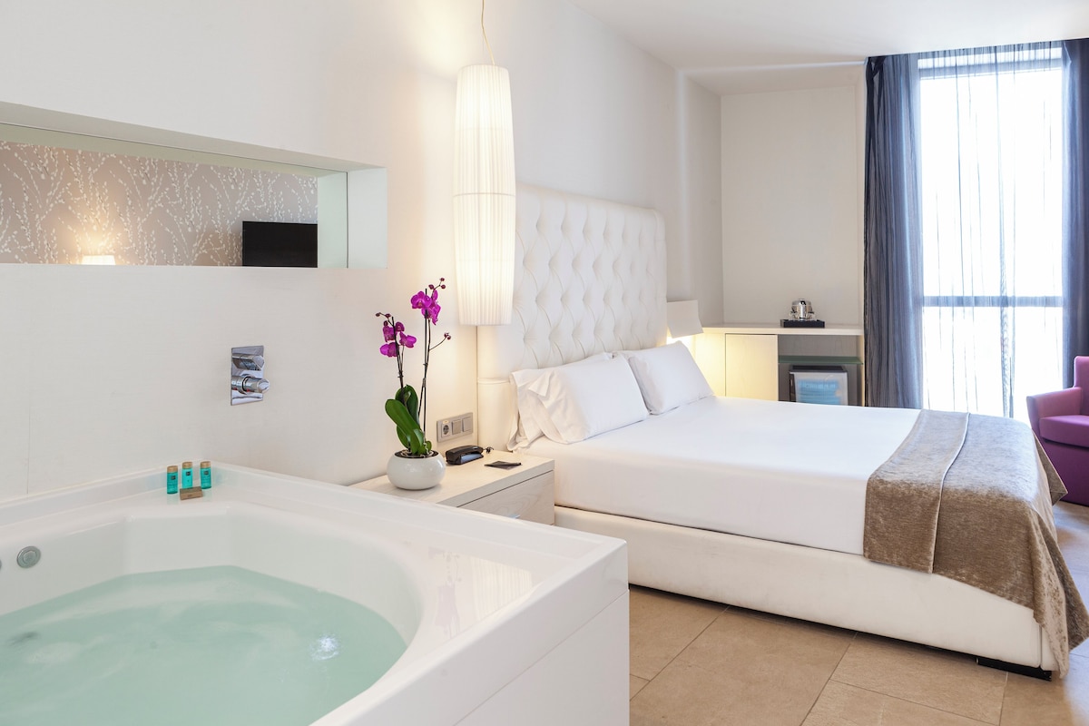 Hotel SB Plaza Europa, habitación con jacuzzi privado