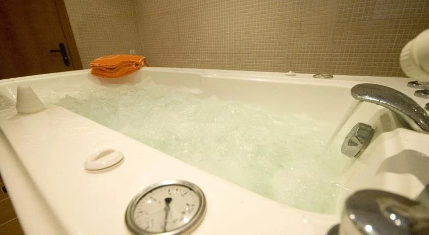 Hotel SPA Benalmadena Palace, habitación con jacuzzi privado