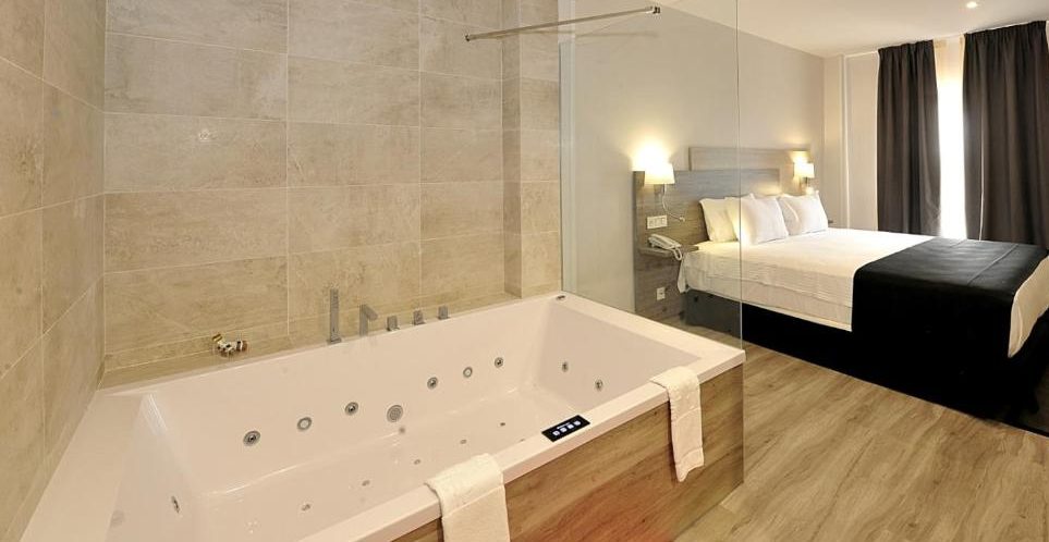 Hotel Salobreña Suites, habitación con jacuzzi privado