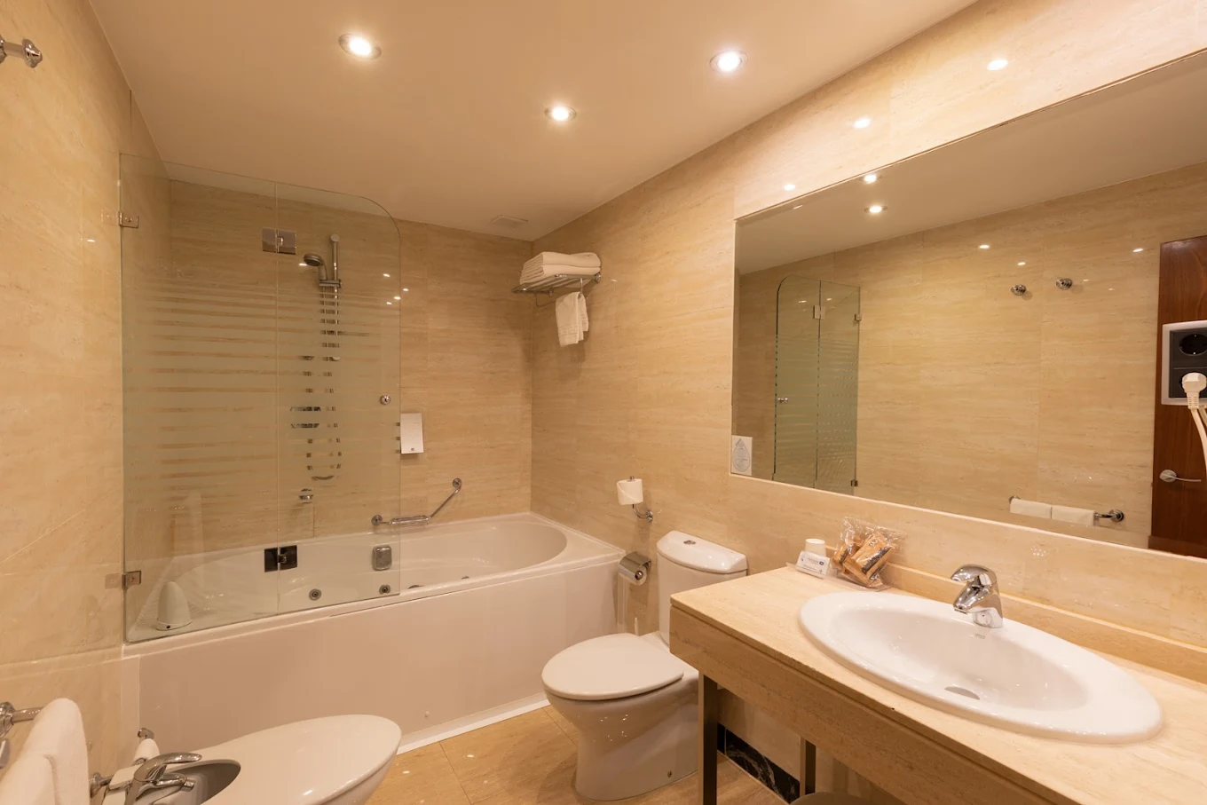 Hotel San Juan de los Reyes, habitación con jacuzzi privado