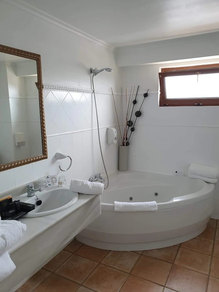 Hotel Spa El Muelle de Suances, habitación con jacuzzi privado