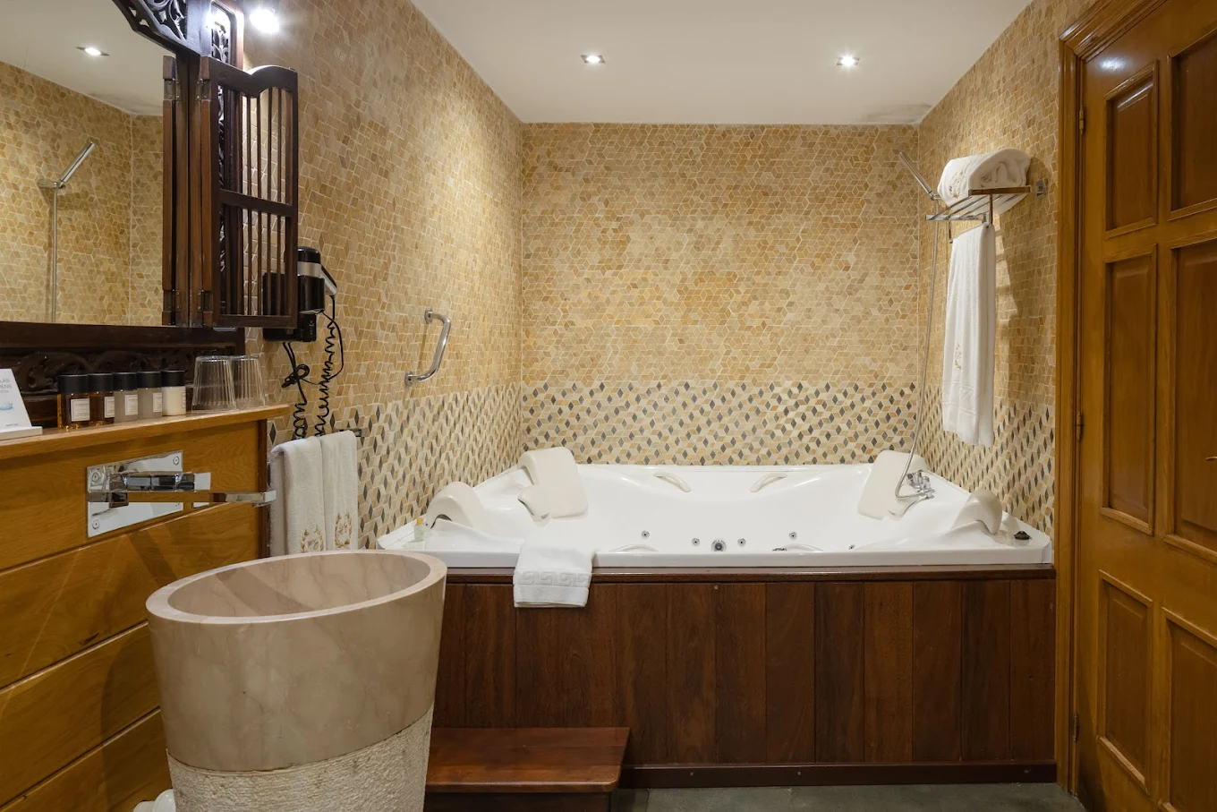 Hotel & Spa Etxegana, habitación con jacuzzi privado