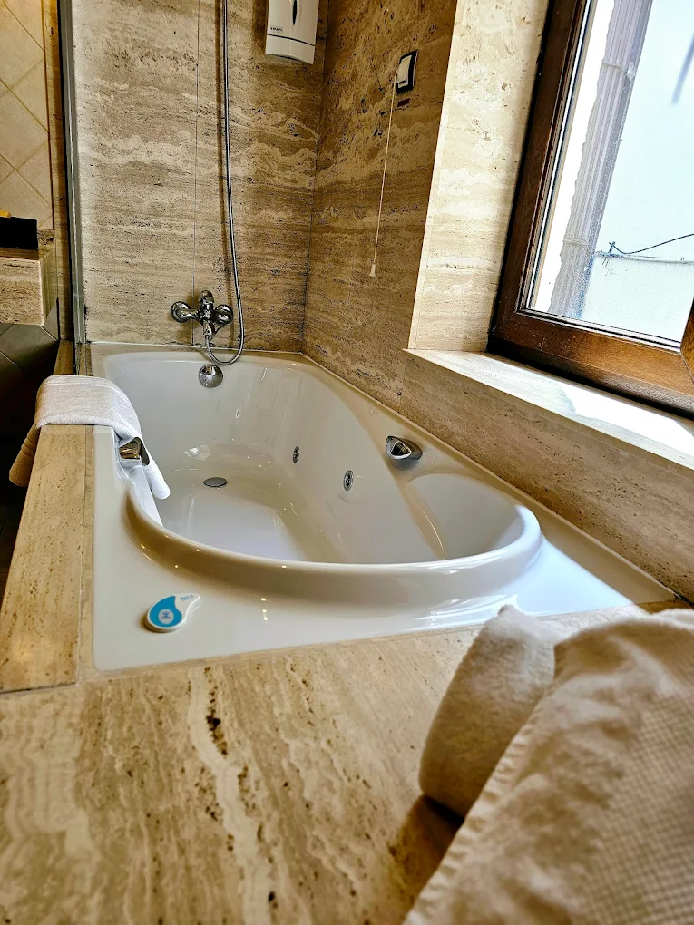 Hotel & Spa La Salve, habitación con jacuzzi privado