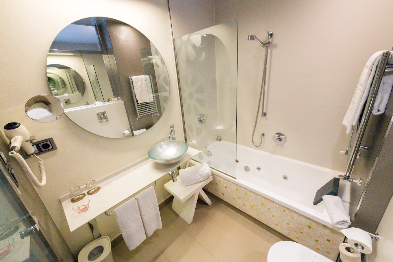 Hotel & Spa Princesa Munia, habitación con jacuzzi privado