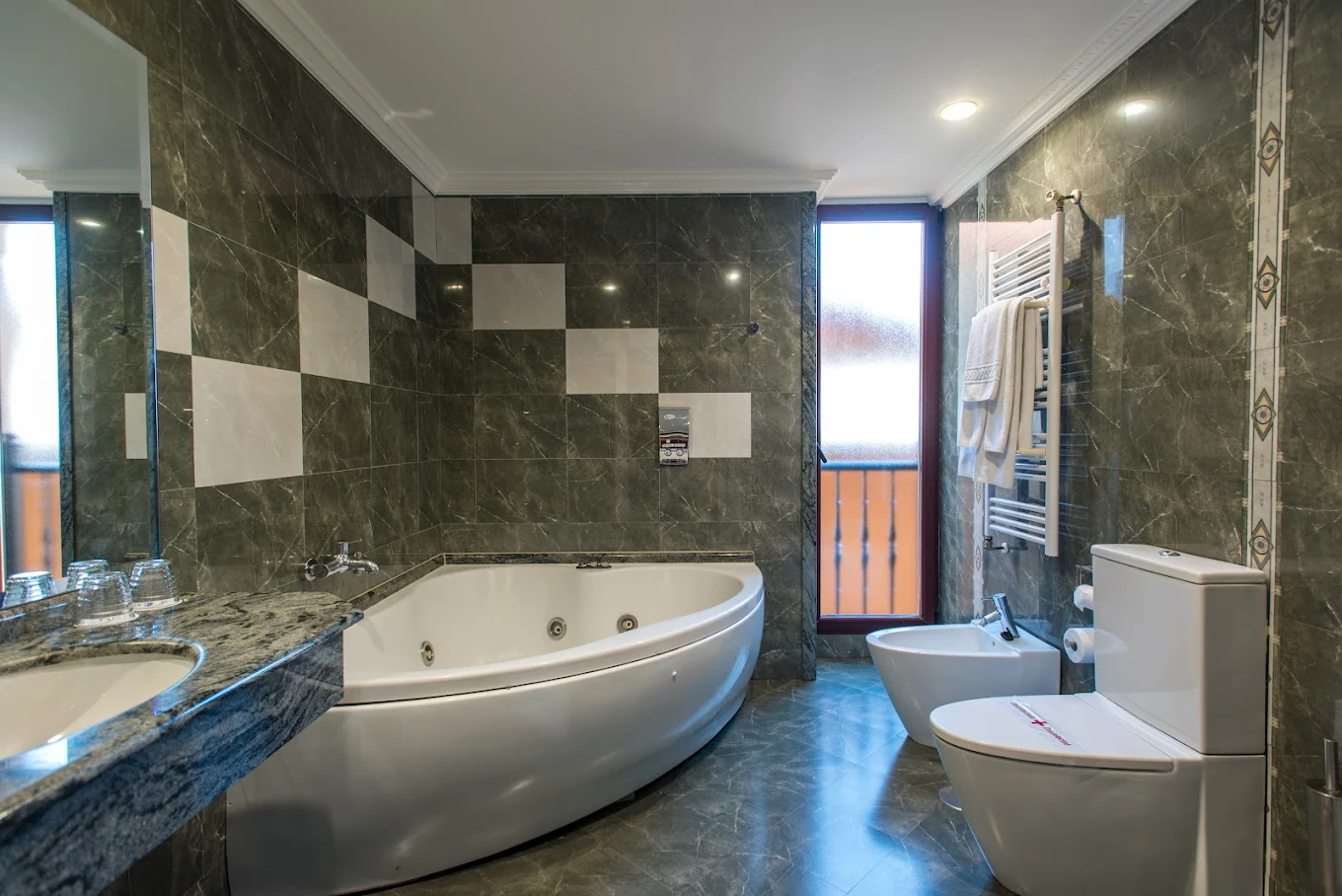 Hotel Spa Villa Pasiega, habitación con jacuzzi privado