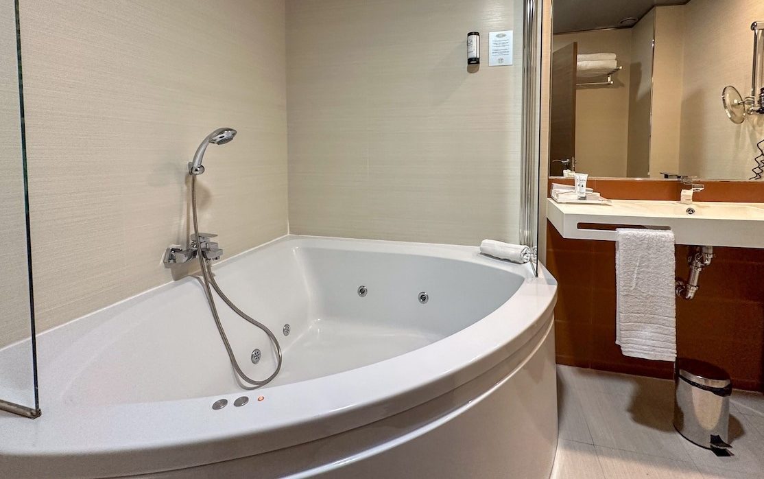 Hotel Turia Granada, habitación con jacuzzi privado