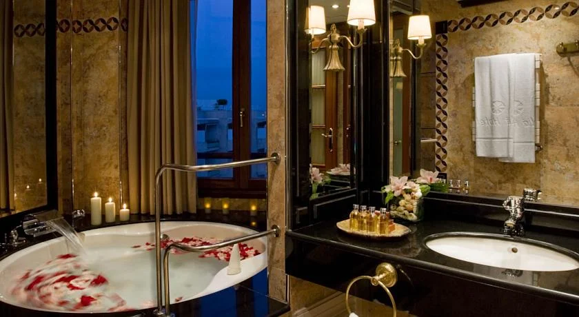 Hotel Victoria Gran Meliá, habitación con jacuzzi privado