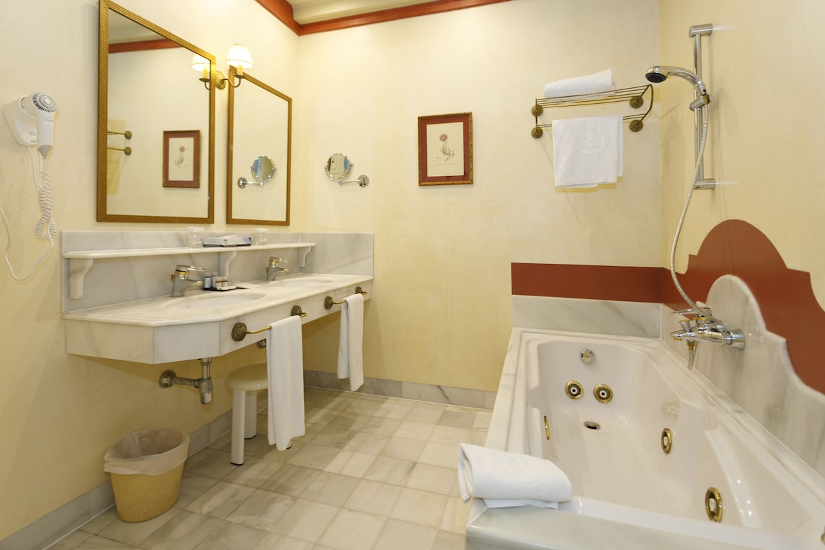 Hotel Villa Jerez, habitación con jacuzzi privado
