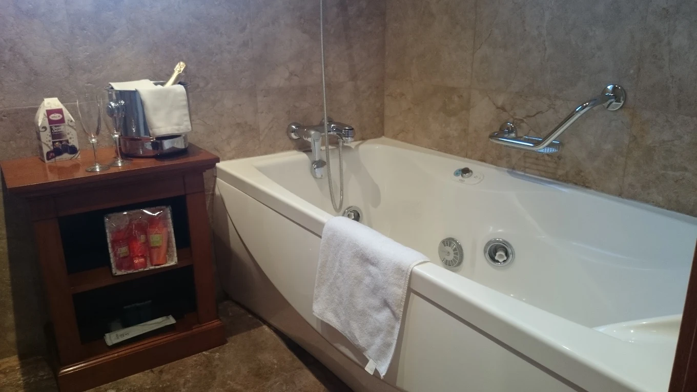 Hotel Villava Pamplona, habitación con jacuzzi privado