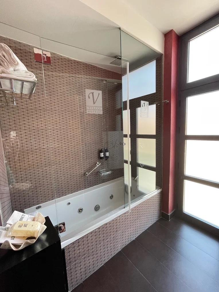Hotel Vincci Selección Posada del Patio, habitación con jacuzzi privado