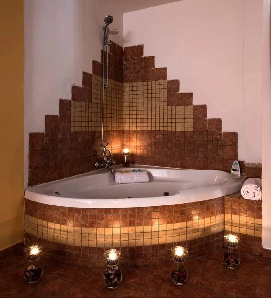 Hotel de Naturaleza Rodalquilar Spa Cabo de Gata, habitación con jacuzzi privado