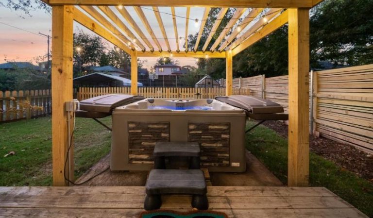 Hottub, Pool Table, Basketball, Firepit, Sleeps 8