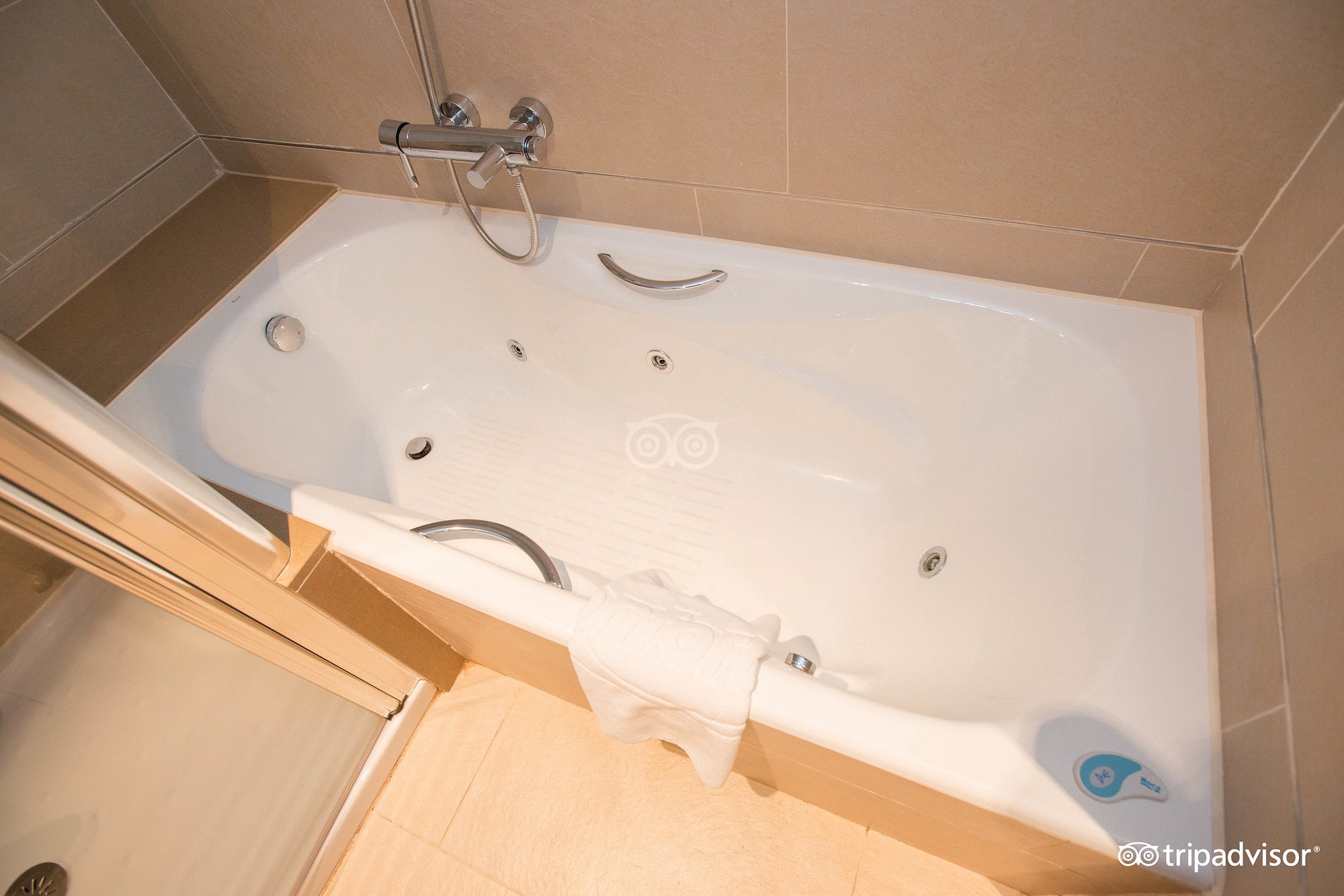 Ilunion Barcelona, habitación con jacuzzi privado