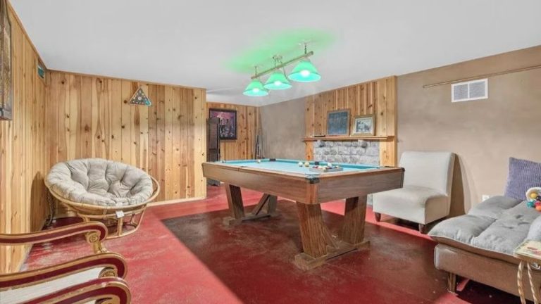 Indoor Salt water Spa for long or short stays