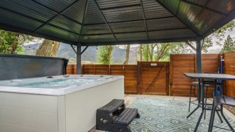 Kings Hideaway! Apartment w Hot Tub & Scenic View