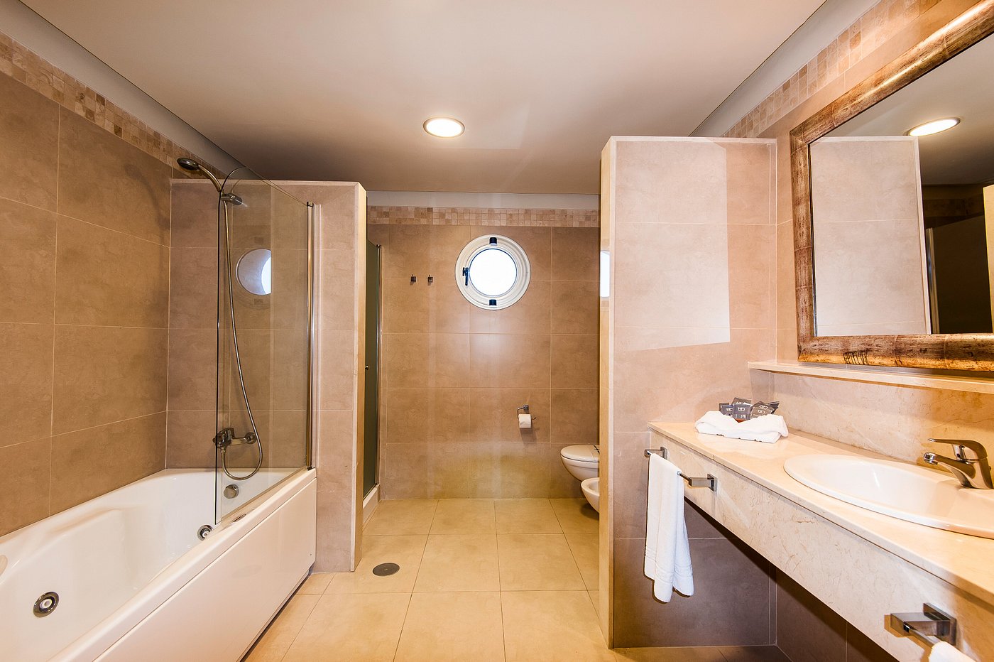 Kn Arenas del Mar Hotel, habitación con jacuzzi privado