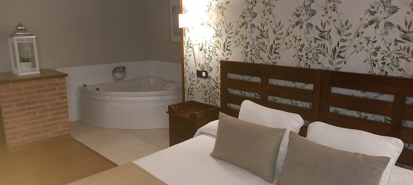 La Casona de Revolgo, habitación con jacuzzi privado