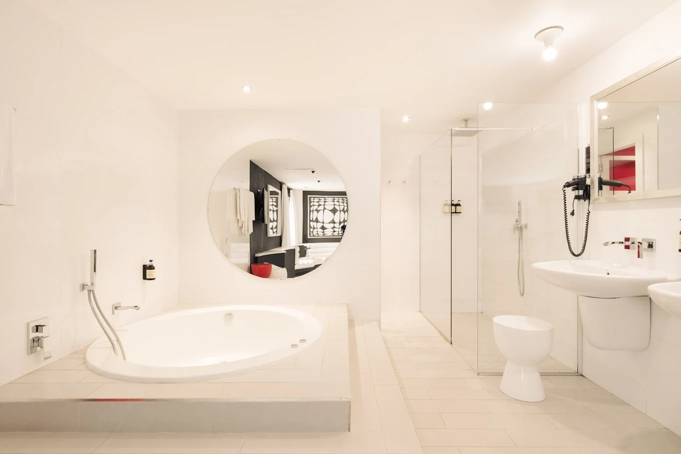 La França Travellers Adults Only, habitación con jacuzzi privado