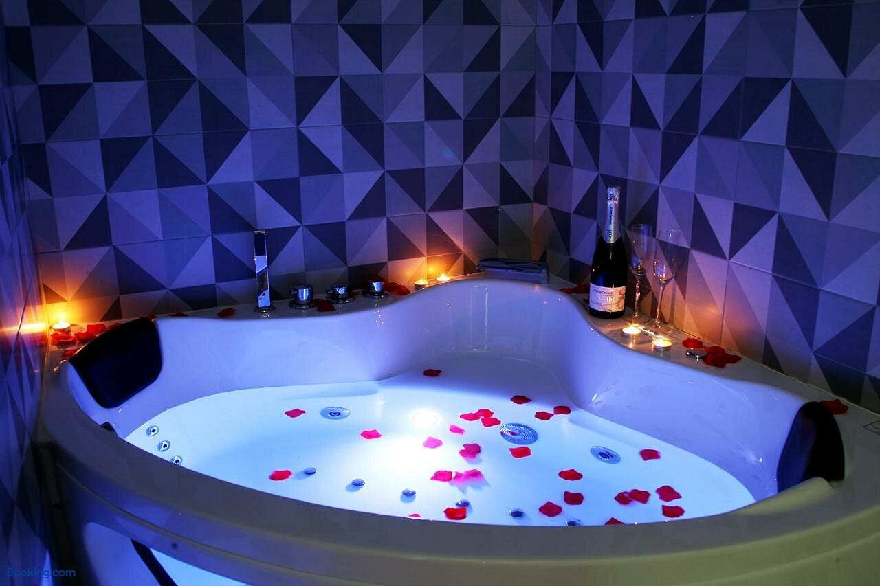 Las 13 Llaves Apartamentos, habitación con jacuzzi privado