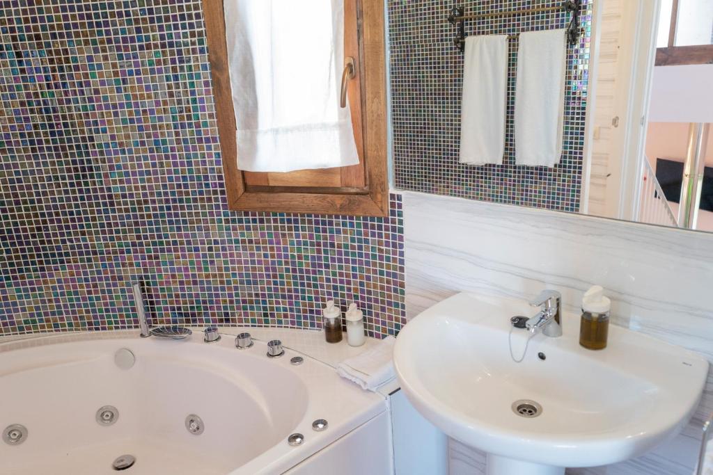 Las Casitas de la Data, habitación con jacuzzi privado