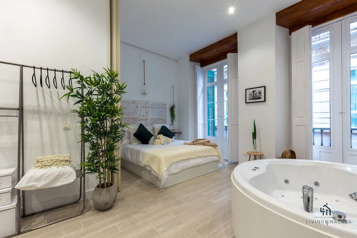 Living4Malaga Skyline Apartments, habitación con jacuzzi privado