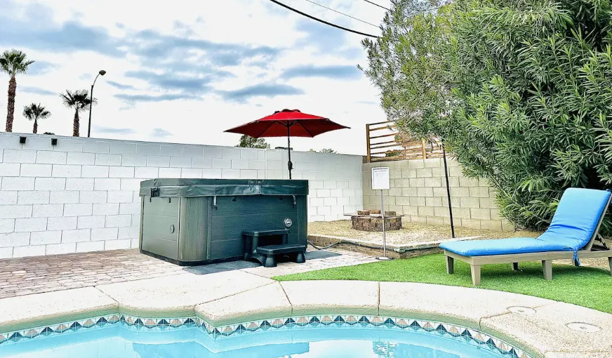 Luxury Las Vegas Rental with Pool, Jacuzzi & Outdoor Dining, room with private jacuzzi, photo 2
