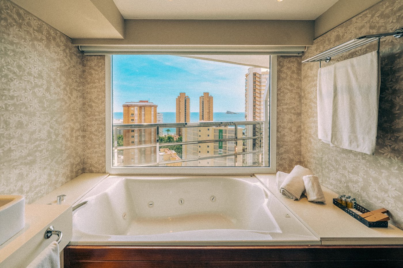 Marina Resort Benidorm, habitación con jacuzzi privado