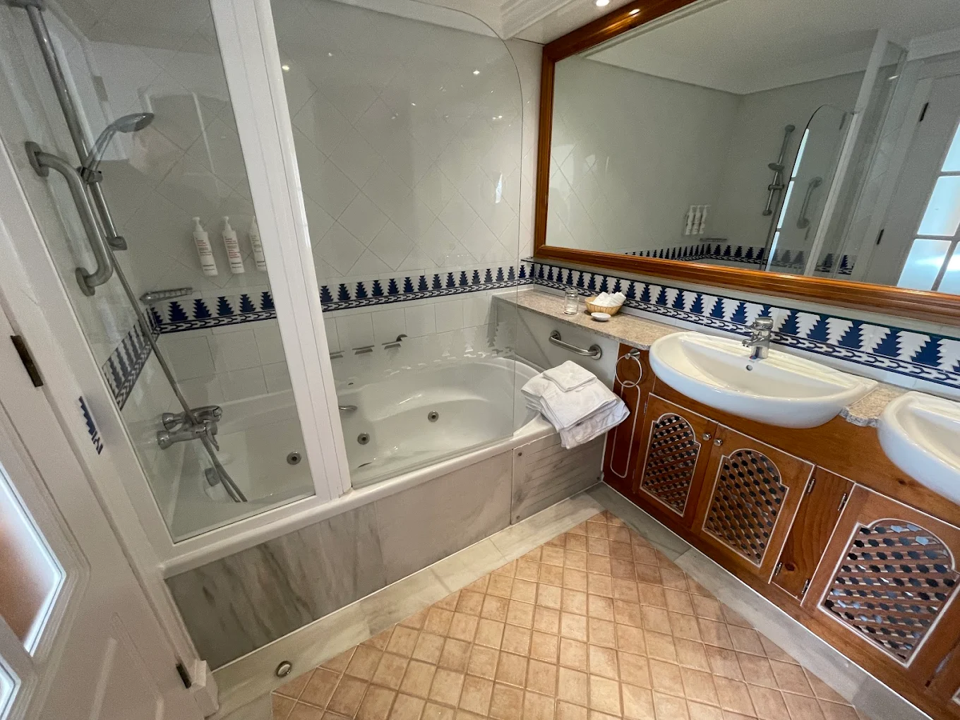 Marriott’s Marbella Beach Resort, habitación con jacuzzi privado