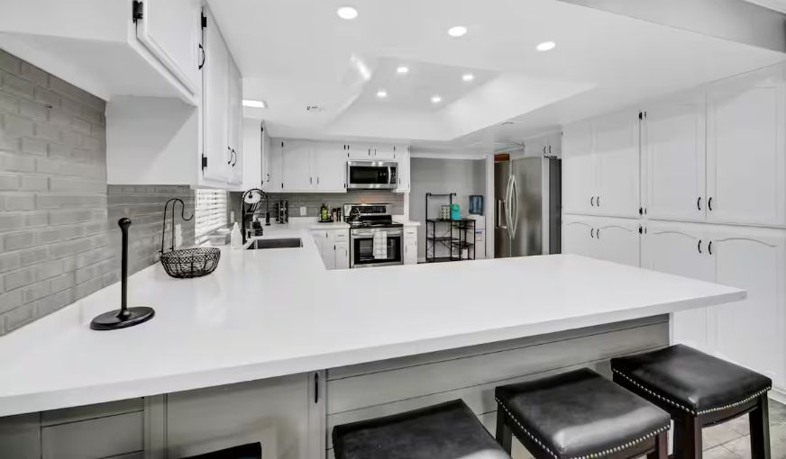 Modern Farmhouse Villa with Theater Room and Hot Tub, room with private jacuzzi, photo 5