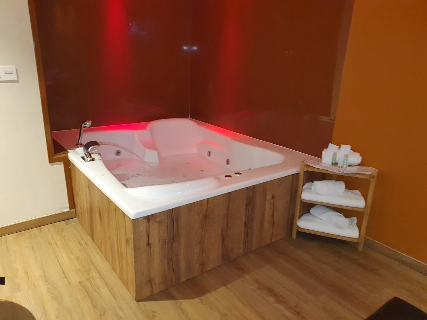 Motel Los Abedules, habitación con jacuzzi privado