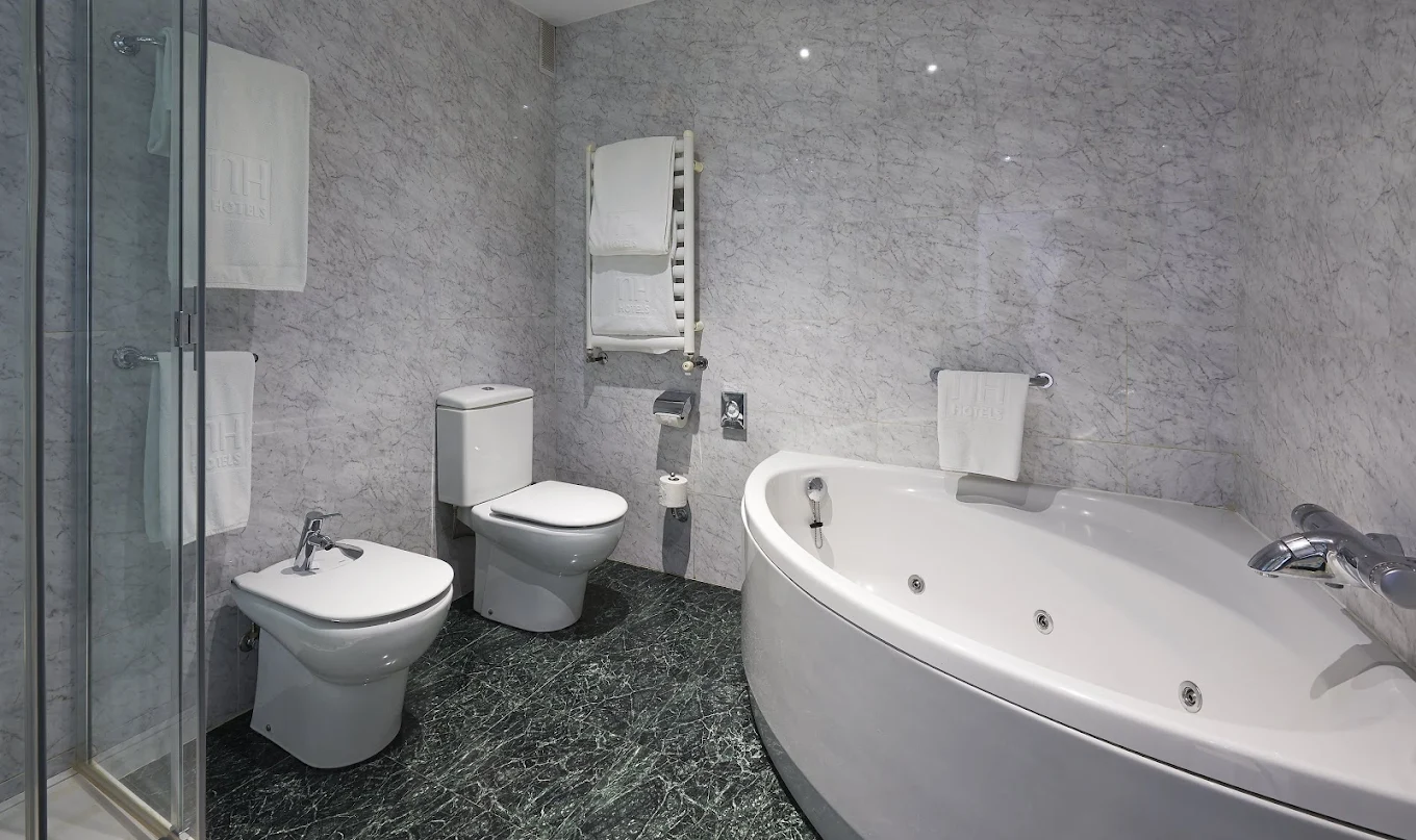 NH Collection Villa de Bilbao, habitación con jacuzzi privado