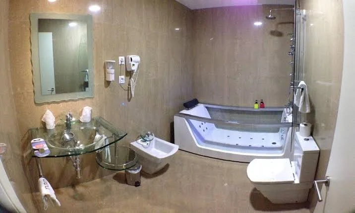 Nap Hotel Oviedo, habitación con jacuzzi privado