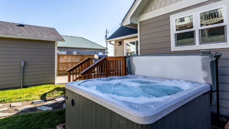 Newport Beach House – Hot Tub, Fireplace, Dog-Friendly