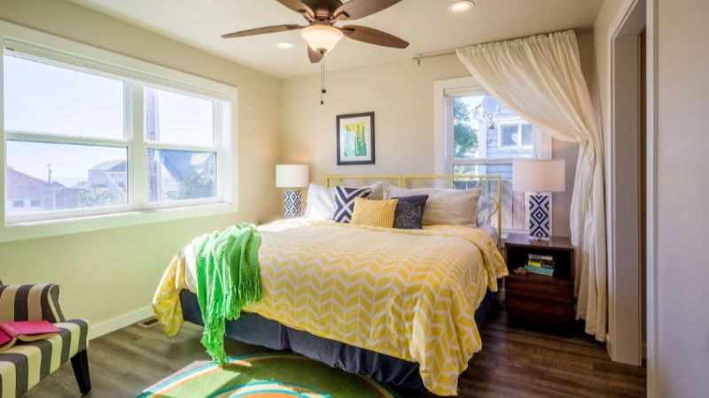 Newport Beach House – Hot Tub, Fireplace, Dog-Friendly, room with private jacuzzi, photo 3