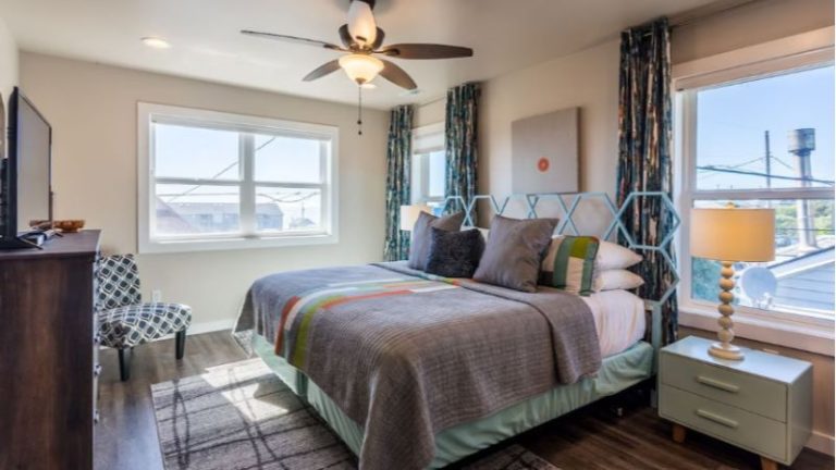 Newport Beach House – Hot Tub, Fireplace, Dog-Friendly