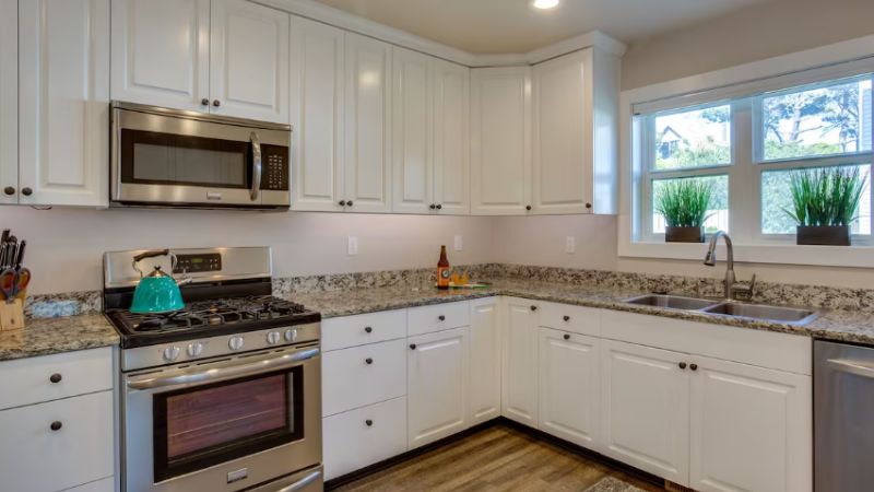 Newport Beach House – Hot Tub, Fireplace, Dog-Friendly, room with private jacuzzi, photo 6