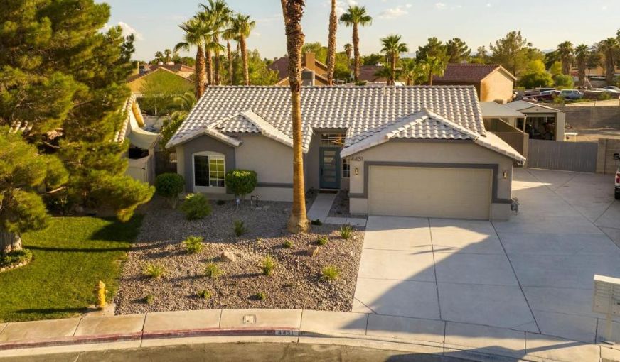 Oasis in the Desert w/ Heated Pool Fully Renovated, room with private jacuzzi, photo 6