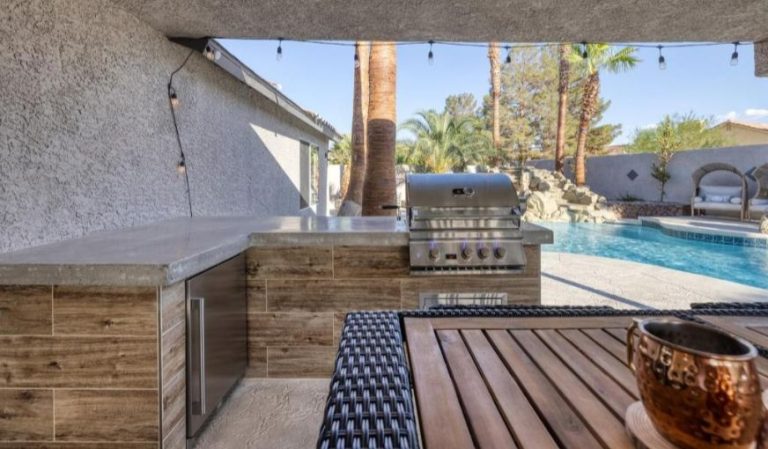Oasis in the Desert w/ Heated Pool Fully Renovated