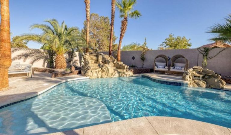Oasis in the Desert w/ Heated Pool Fully Renovated