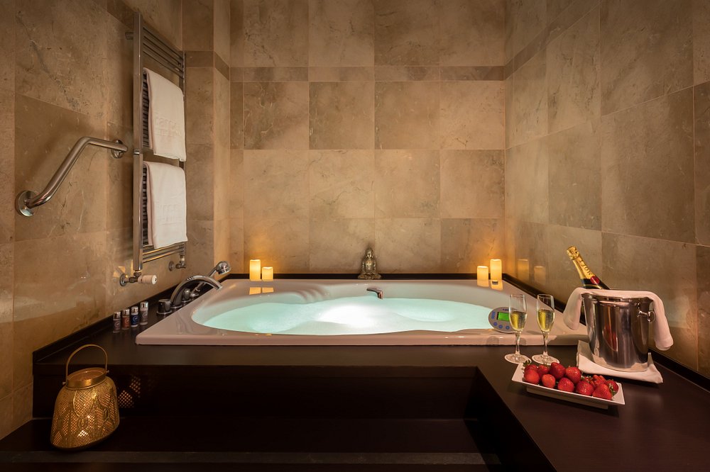Occidental Aranjuez, habitación con jacuzzi privado