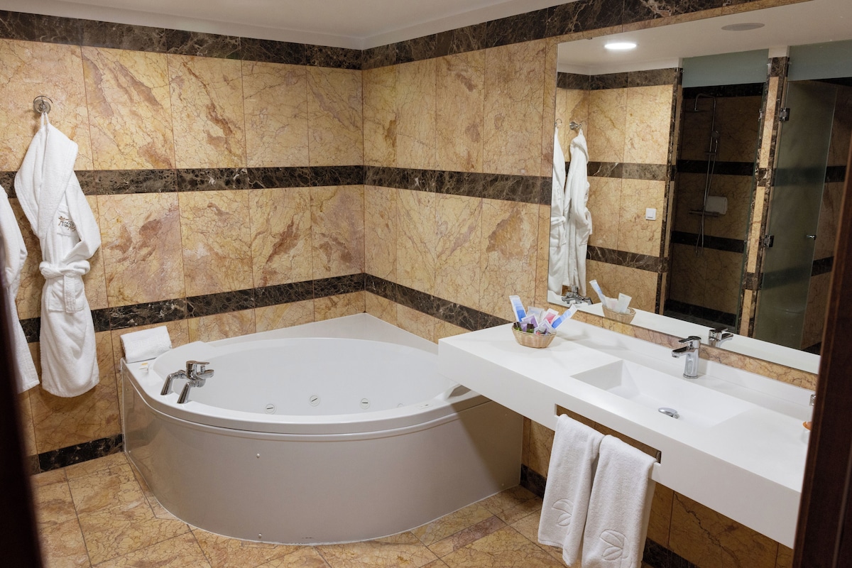 Paradise Park Fun Lifestyle Hotel, habitación con jacuzzi privado