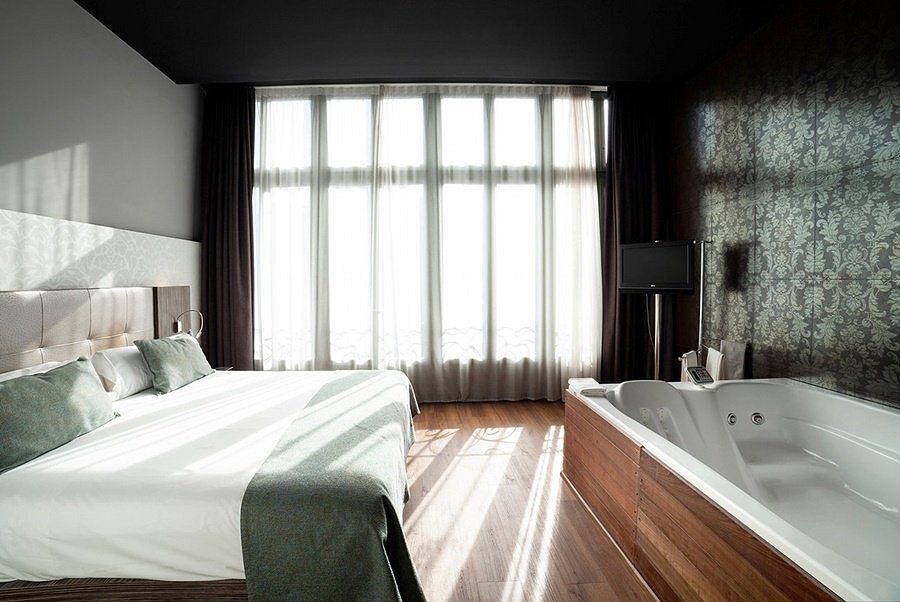 Petit Palace Museum Hotel, habitación con jacuzzi privado