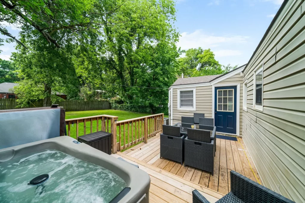 Pure Comfort by the Expo; hot-tub, pets, families!