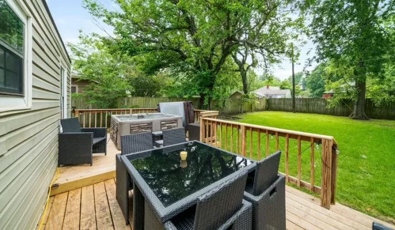 Pure Comfort by the Expo; hot-tub, pets, families!