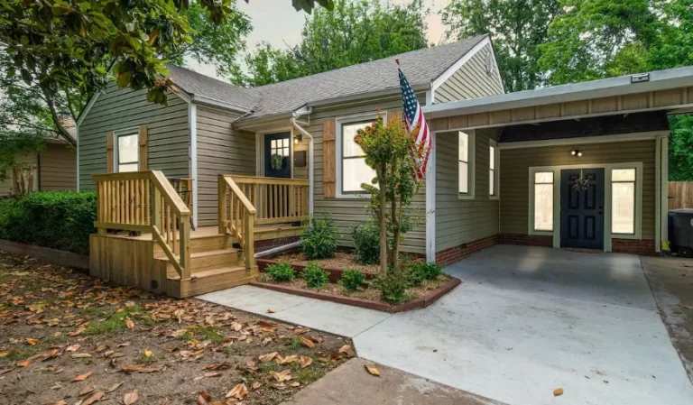 Pure Comfort by the Expo; hot-tub, pets, families!